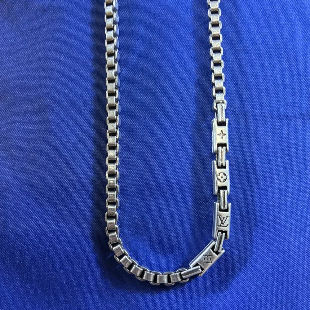 Louis Vuitton Tailor Necklace M23817 Silver Box Chain Monogram Engraved 21
